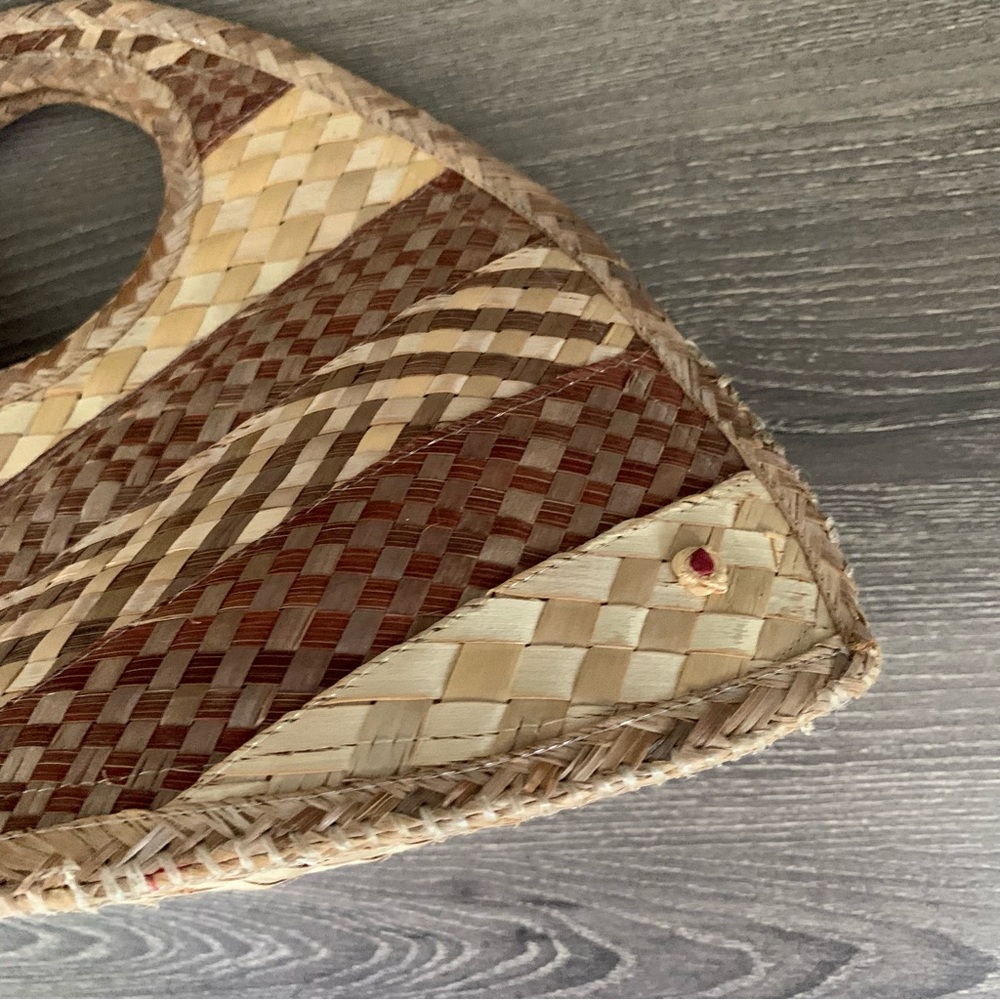 Handmade Artisan Straw Fish Bag Raffia Hand Basket Woven Straw Purse - Picture 4 of 6